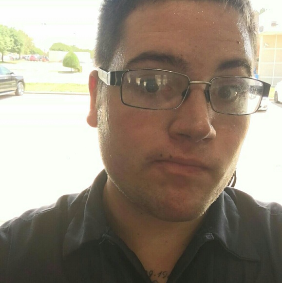 Meet your Posher, Lacy - Picture 3 of 3